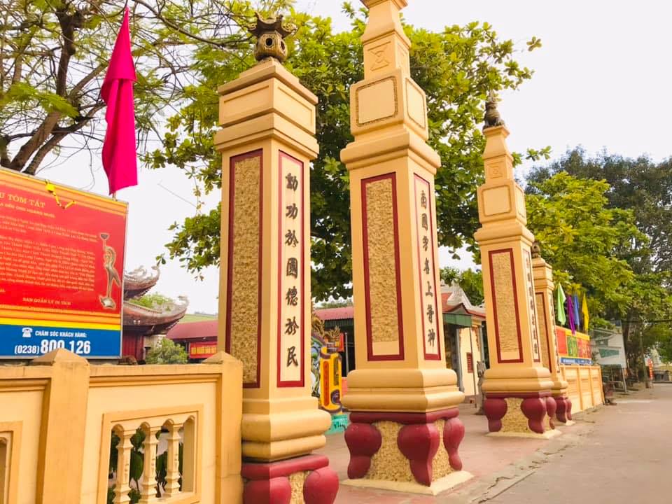 Đến đền ông Hoàng Mười
