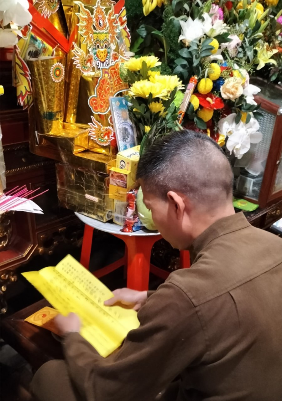 Chuyên sắp lễ theo yêu cầu tại Đền Ông Hoàng Mười Chợ Củi